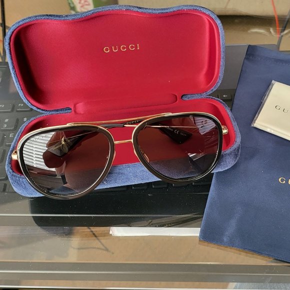 NEW MENS GUCCI SUNGLASSES - Picture 1 of 5